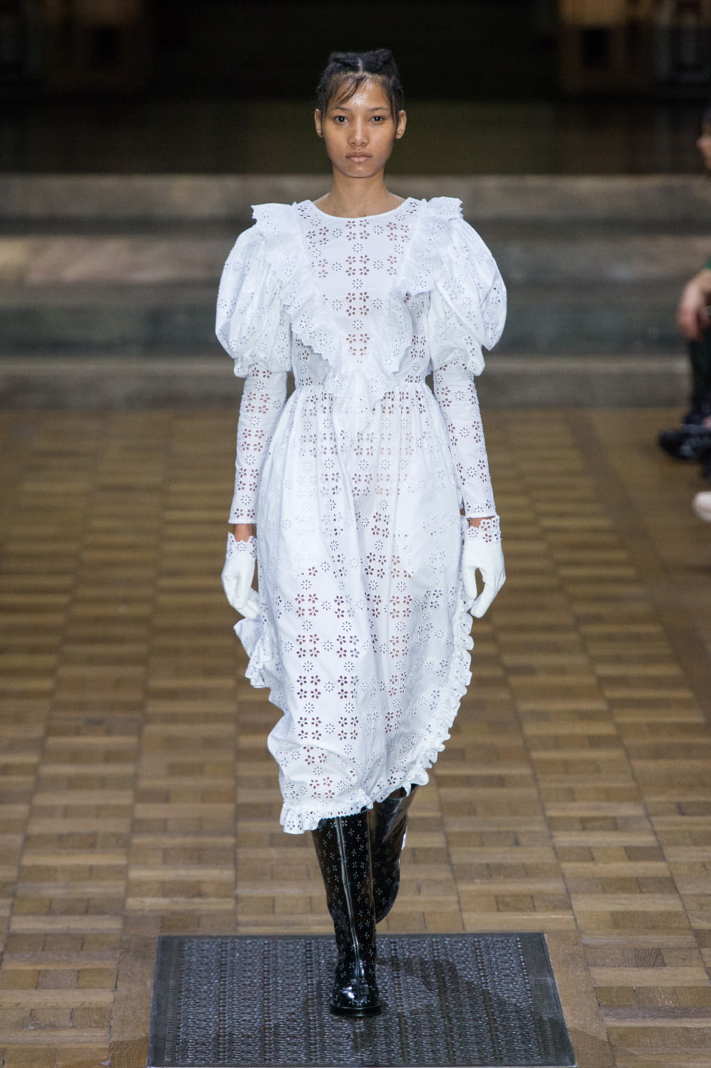 Fashion Week London Spring/Summer 2017 look 12 from the Simone Rocha collection 女装