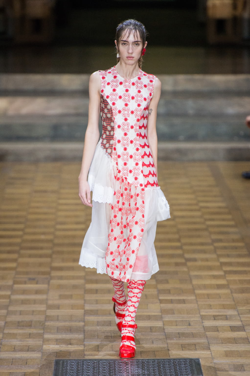 Fashion Week London Spring/Summer 2017 look 19 from the Simone Rocha collection womenswear