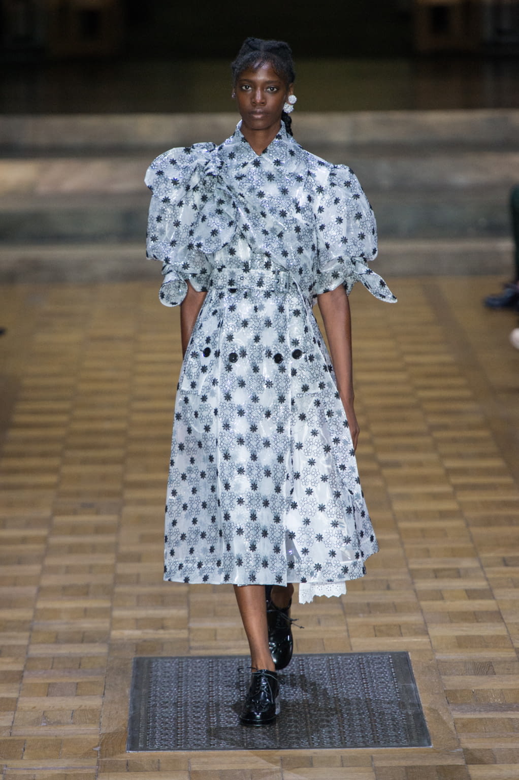 Fashion Week London Spring/Summer 2017 look 24 de la collection Simone Rocha womenswear