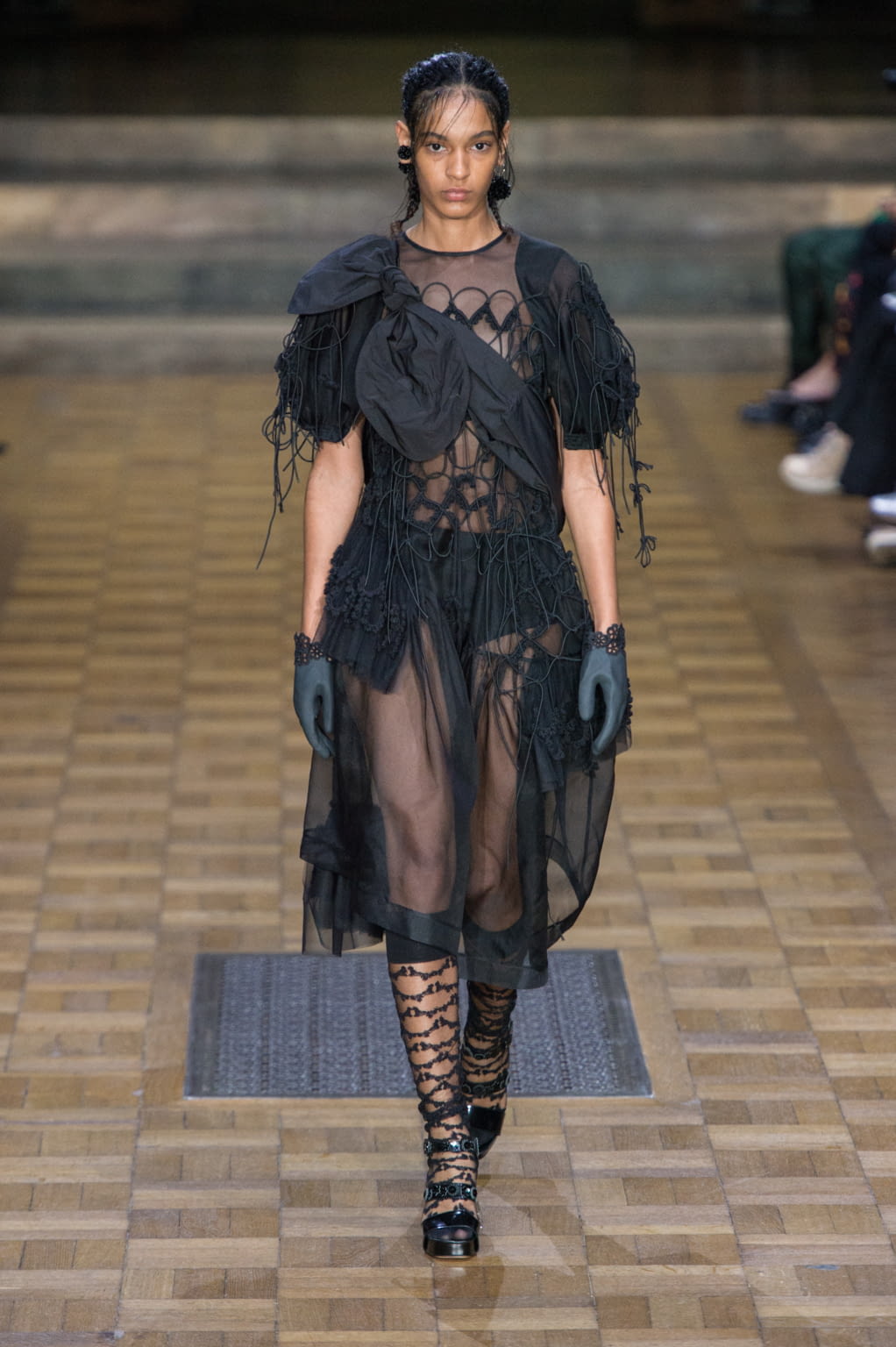 Fashion Week London Spring/Summer 2017 look 25 from the Simone Rocha collection womenswear