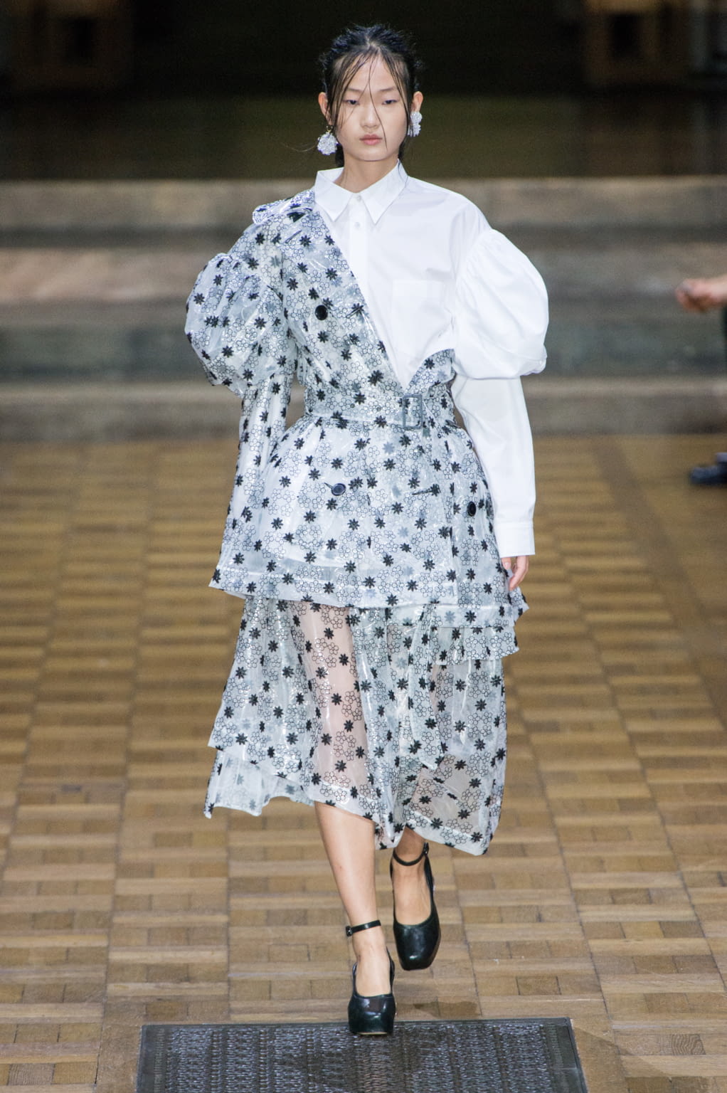 Fashion Week London Spring/Summer 2017 look 26 from the Simone Rocha collection 女装
