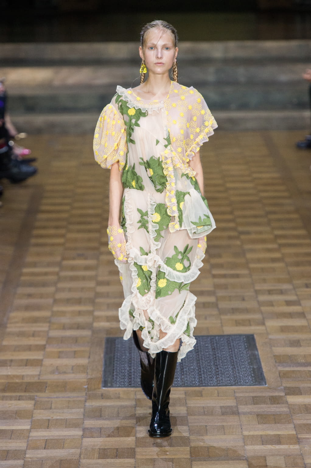 Fashion Week London Spring/Summer 2017 look 33 from the Simone Rocha collection 女装