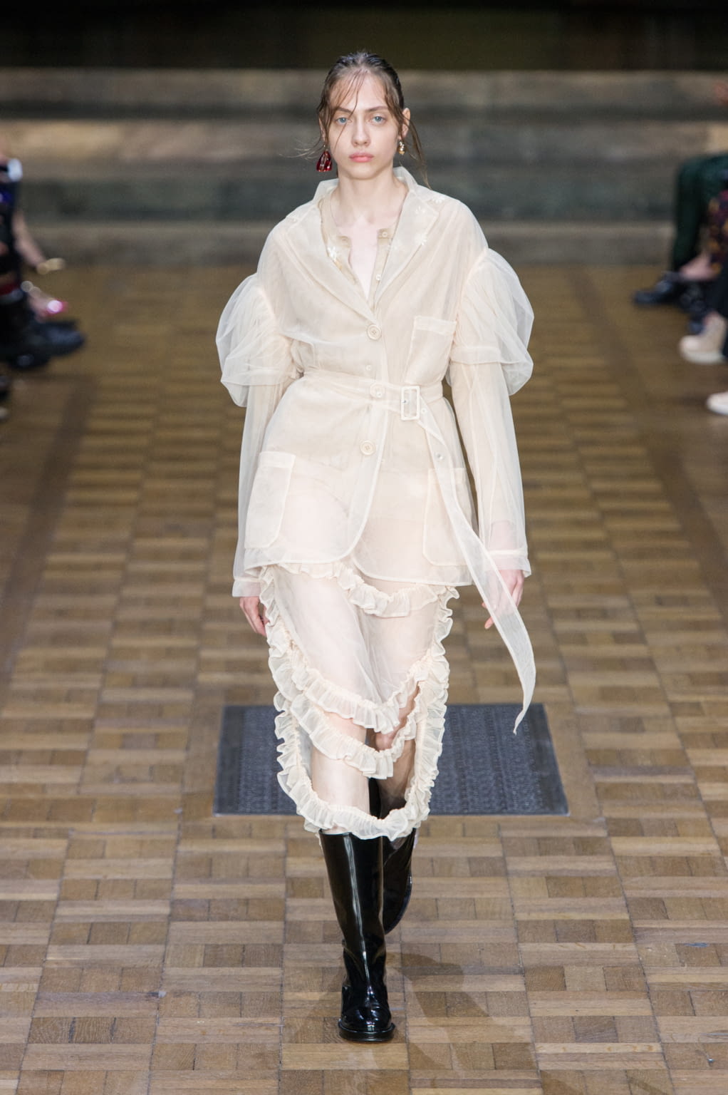 Fashion Week London Spring/Summer 2017 look 38 from the Simone Rocha collection womenswear