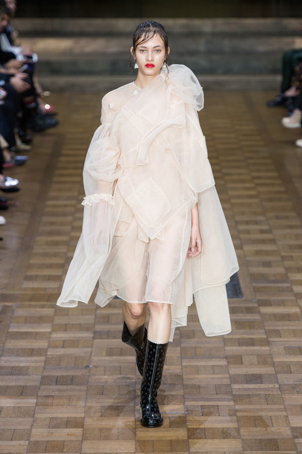 Fashion Week London Spring/Summer 2017 look 39 from the Simone Rocha collection womenswear