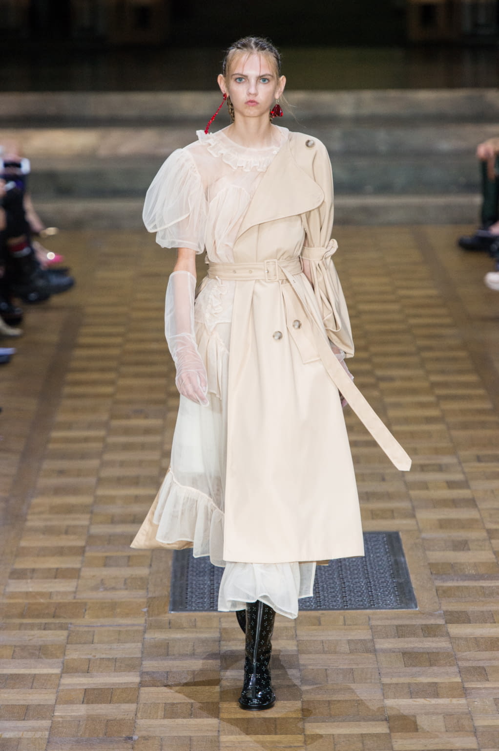 Fashion Week London Spring/Summer 2017 look 40 from the Simone Rocha collection womenswear