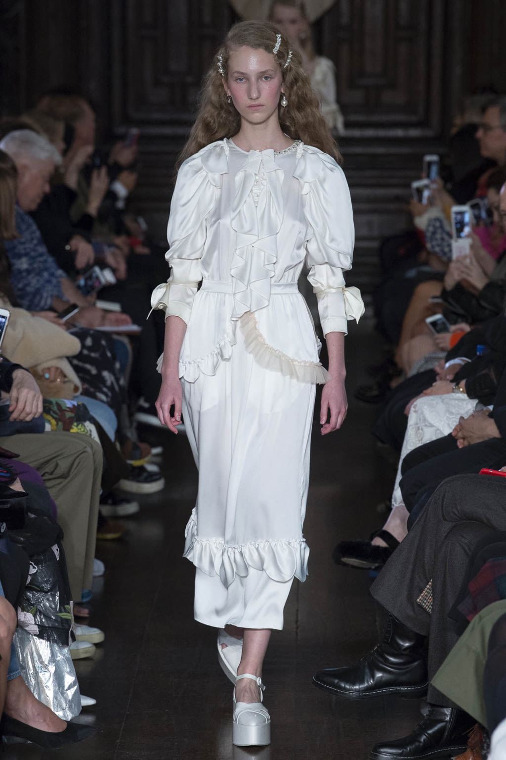 Fashion Week London Spring/Summer 2018 look 2 from the Simone Rocha collection womenswear