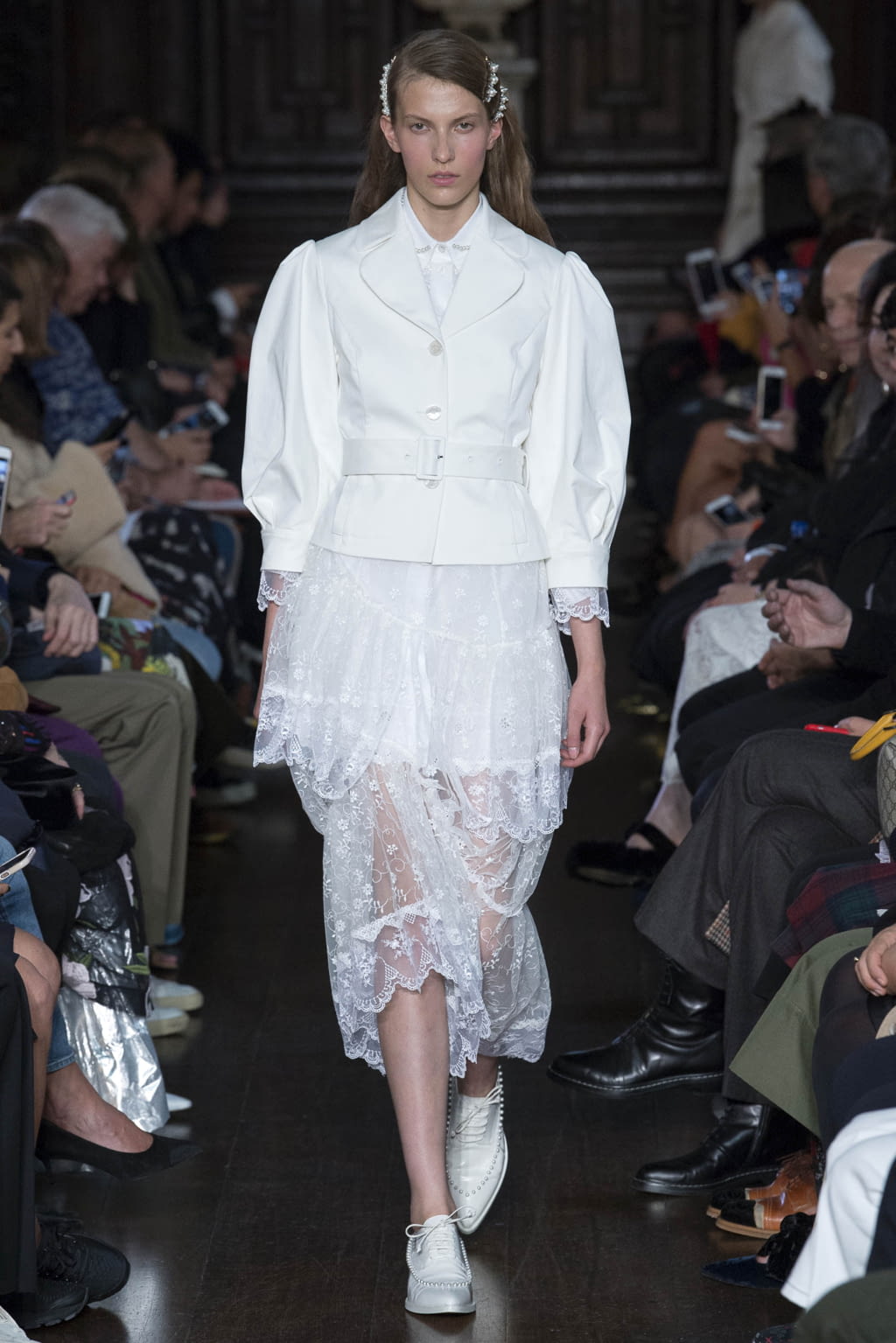 Fashion Week London Spring/Summer 2018 look 6 from the Simone Rocha collection 女装
