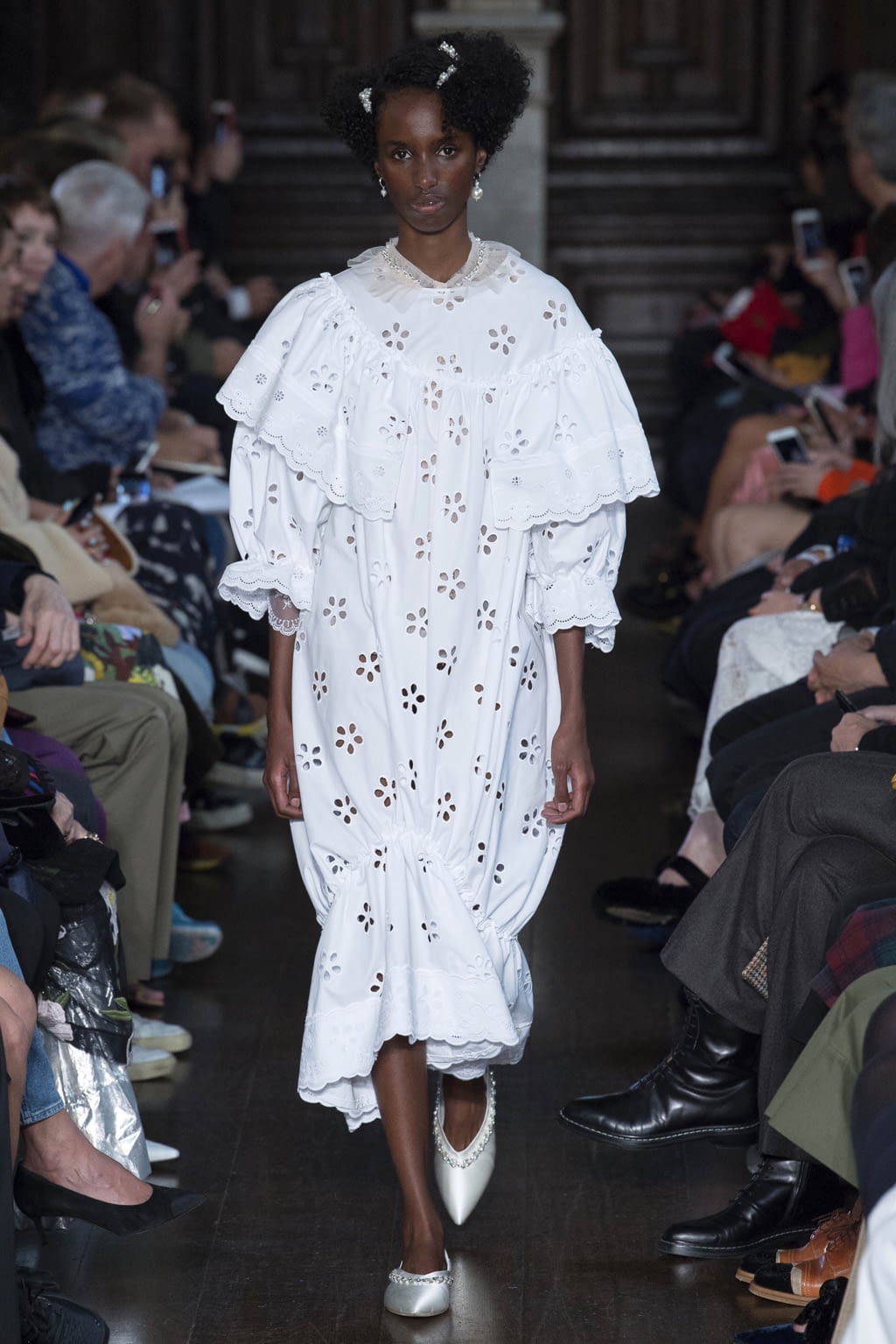 Fashion Week London Spring/Summer 2018 look 37 from the Simone Rocha collection 女装