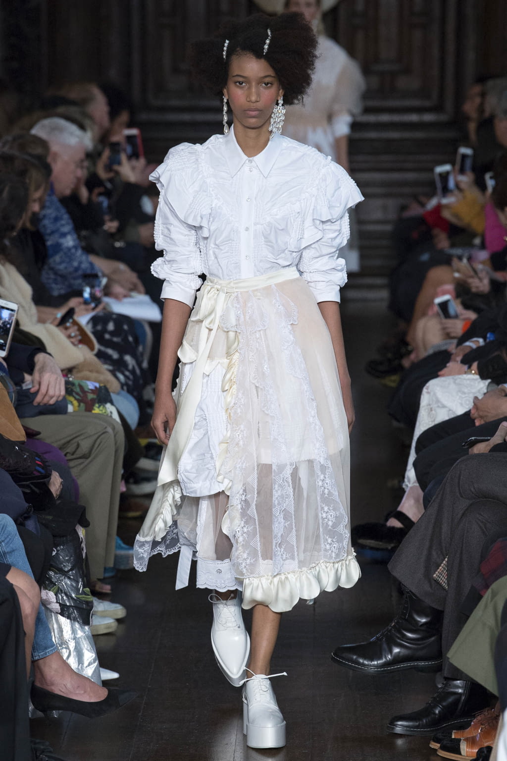 Fashion Week London Spring/Summer 2018 look 39 from the Simone Rocha collection womenswear