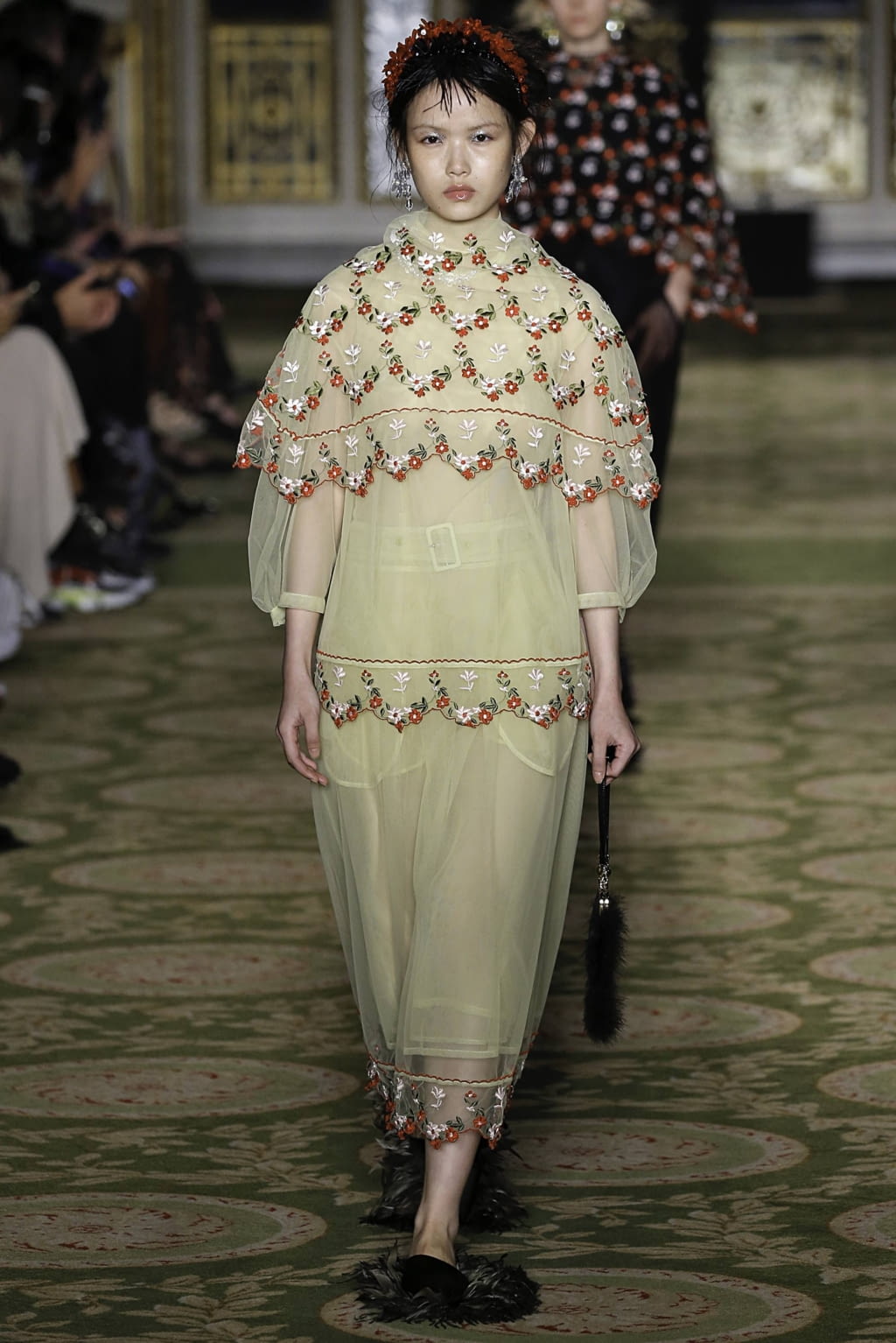 Fashion Week London Spring/Summer 2019 look 7 from the Simone Rocha collection 女装