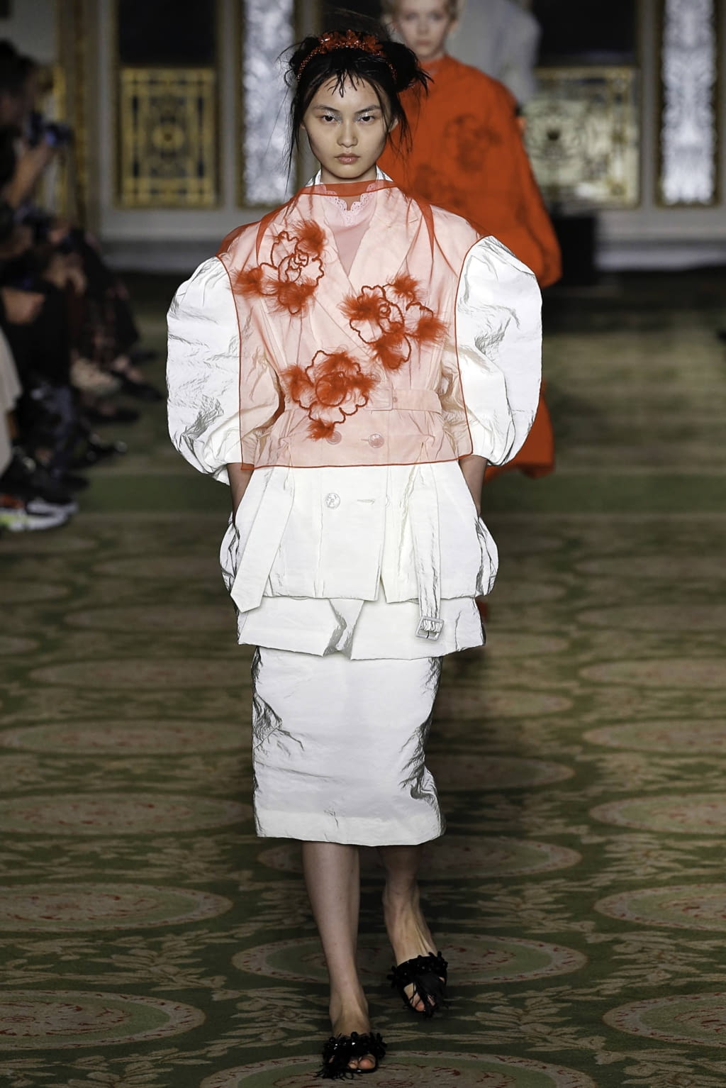 Fashion Week London Spring/Summer 2019 look 14 from the Simone Rocha collection 女装