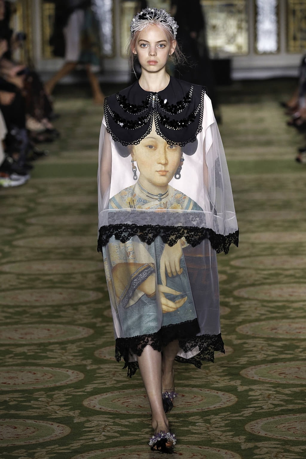 Fashion Week London Spring/Summer 2019 look 19 from the Simone Rocha collection 女装