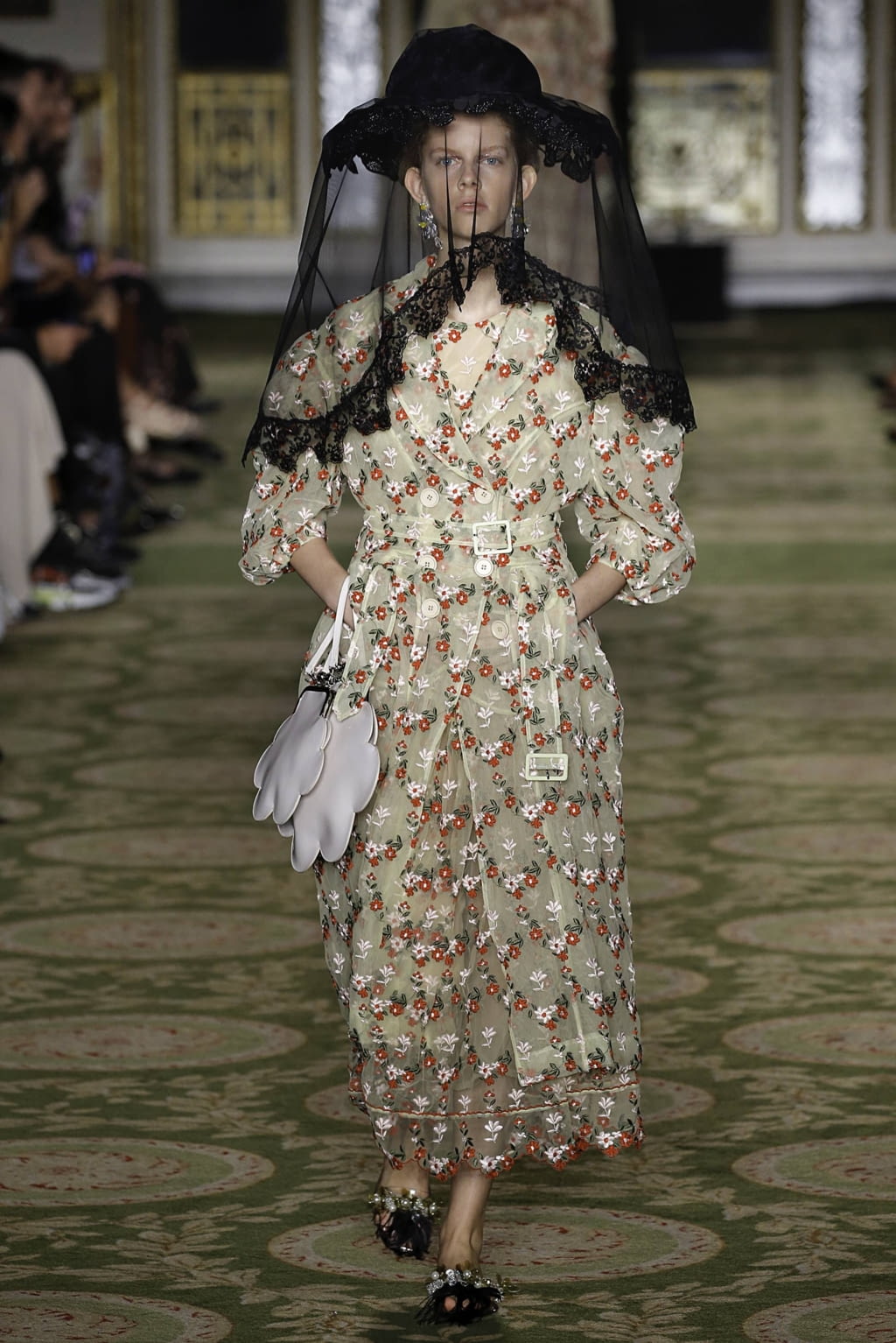 Fashion Week London Spring/Summer 2019 look 30 from the Simone Rocha collection 女装