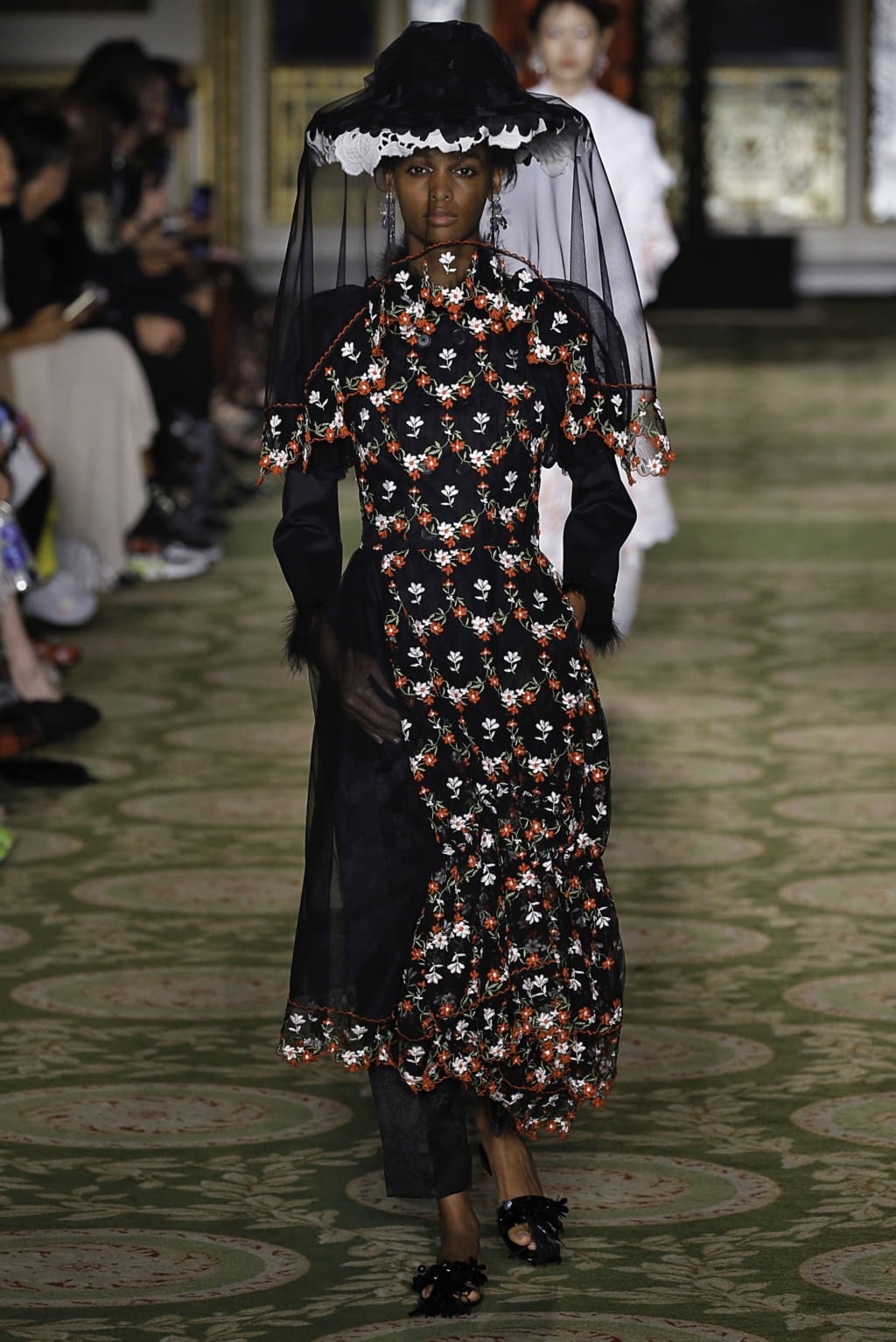 Fashion Week London Spring/Summer 2019 look 33 from the Simone Rocha collection 女装