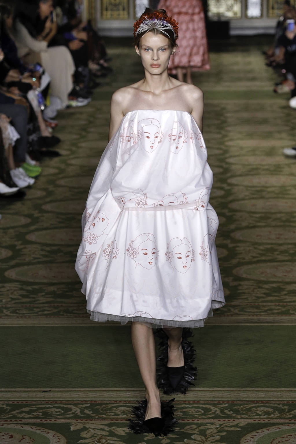 Fashion Week London Spring/Summer 2019 look 38 from the Simone Rocha collection womenswear