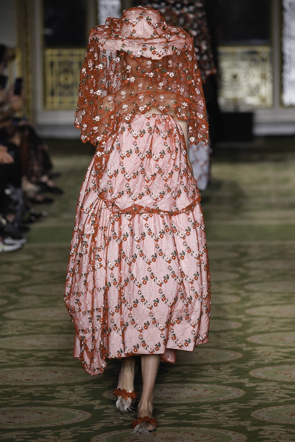 Fashion Week London Spring/Summer 2019 look 39 from the Simone Rocha collection 女装