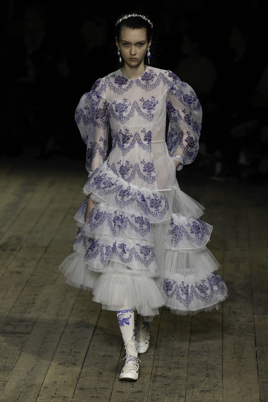 Fashion Week London Spring/Summer 2020 look 2 from the Simone Rocha collection 女装