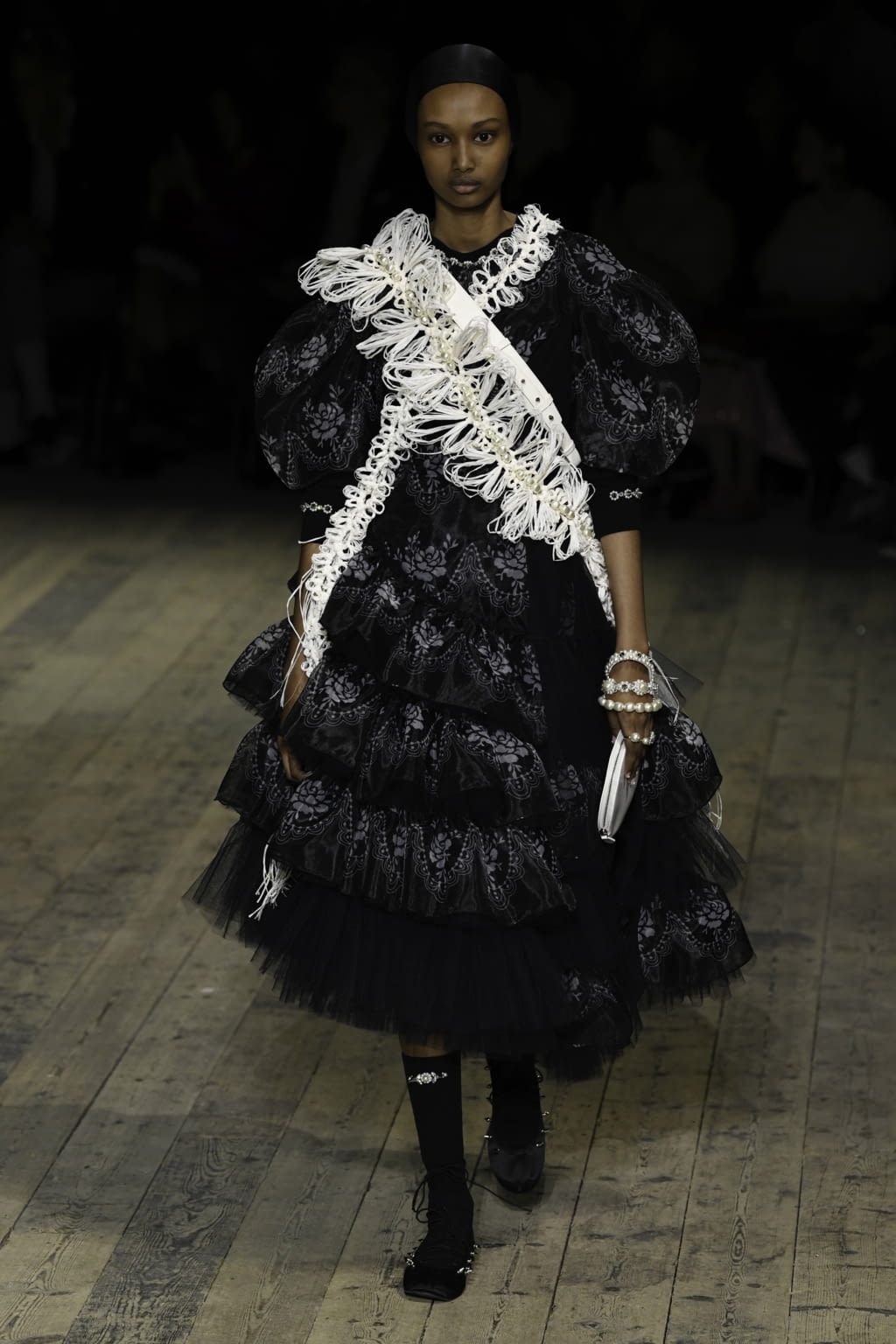 Fashion Week London Spring/Summer 2020 look 21 from the Simone Rocha collection 女装