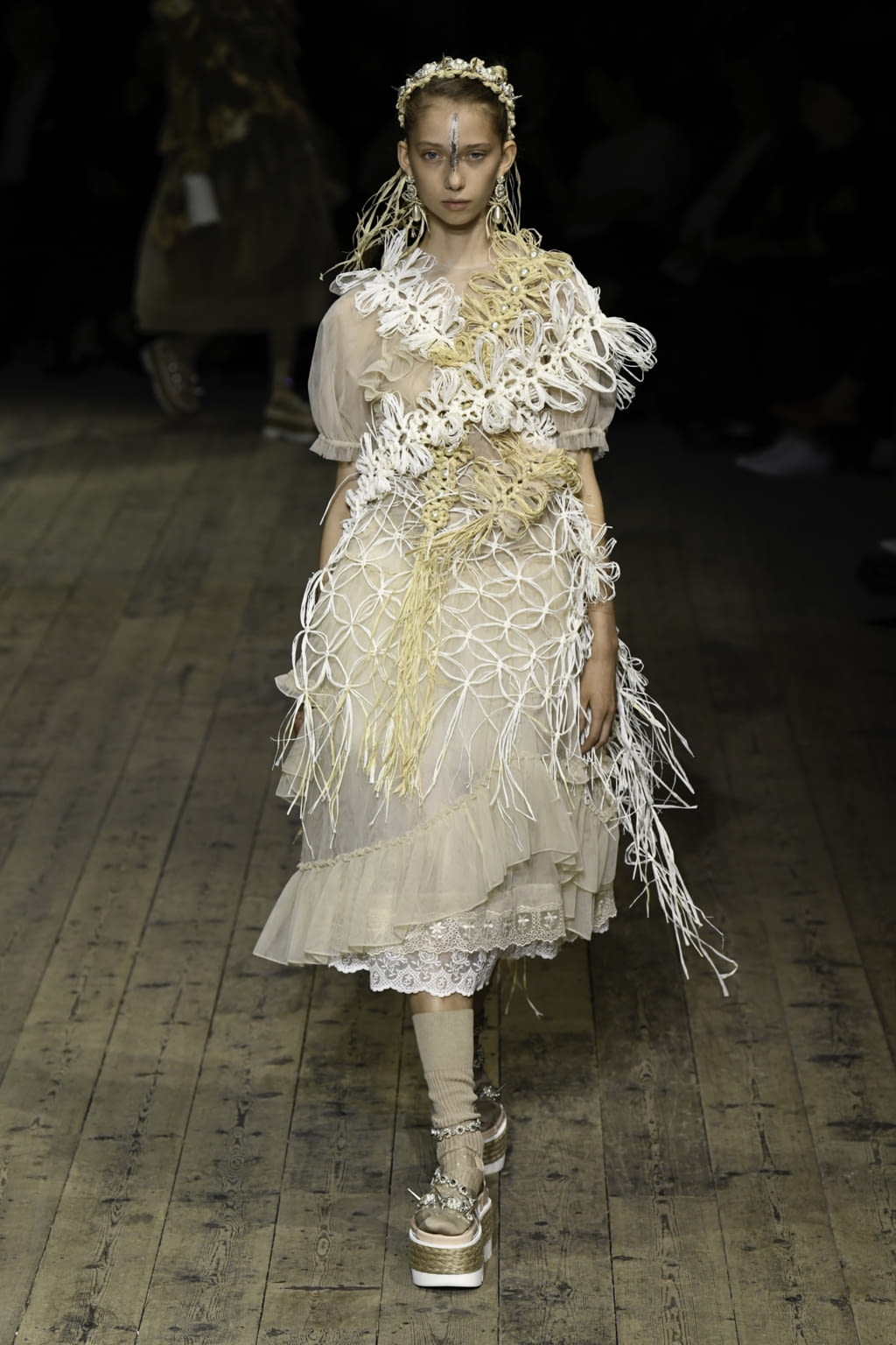 Fashion Week London Spring/Summer 2020 look 34 from the Simone Rocha collection womenswear