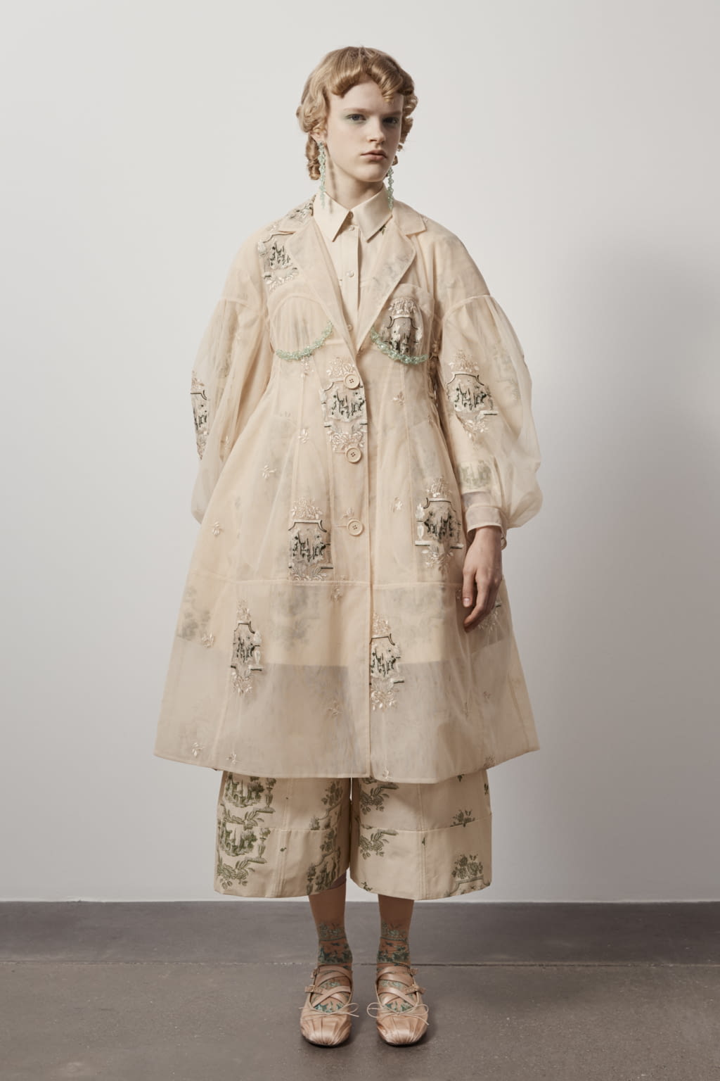 Fashion Week London Spring/Summer 2021 look 7 from the Simone Rocha collection 女装