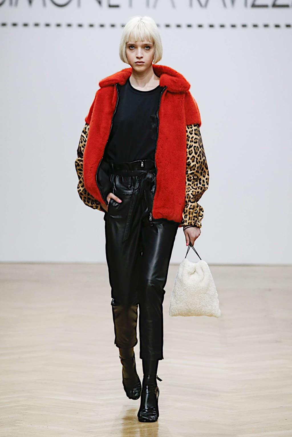 Fashion Week Milan Fall/Winter 2019 look 32 from the Simonetta Ravizza collection 女装