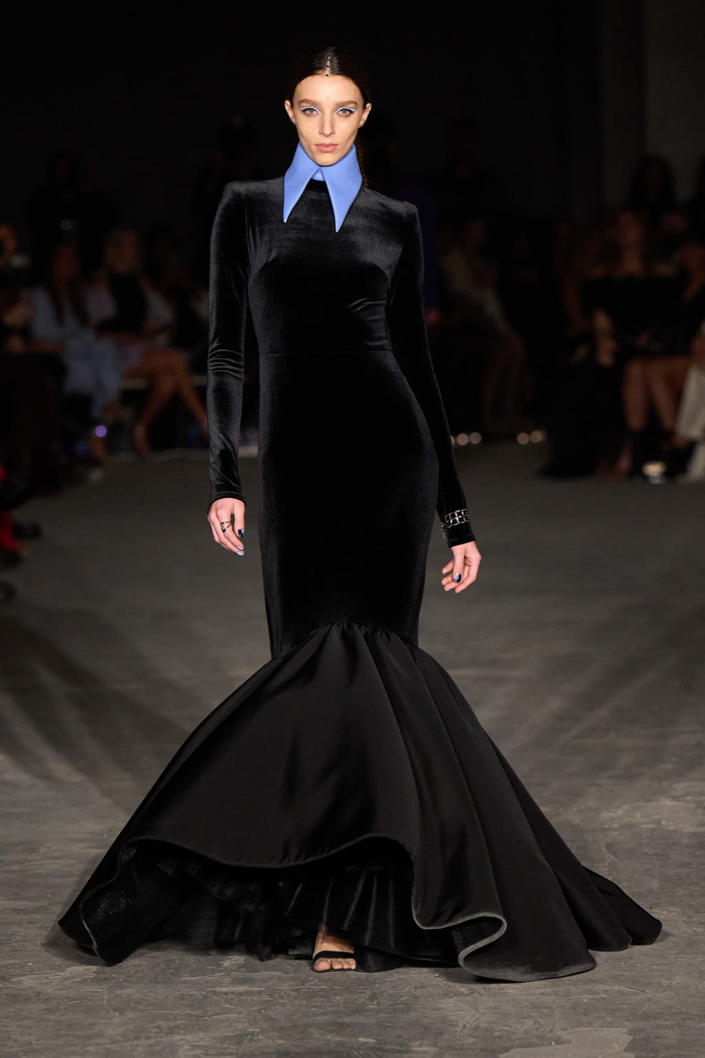 Fashion Week New York Fall/Winter 2022 look 57 from the Christian Siriano collection womenswear