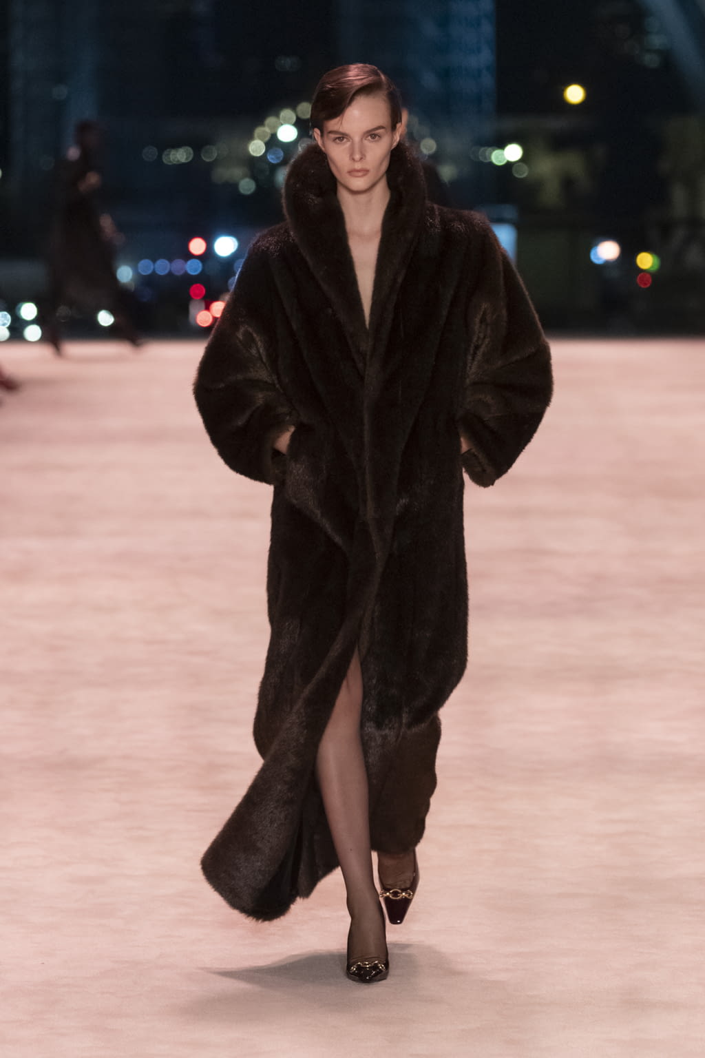 Fashion Week Paris Fall/Winter 2022 look 10 from the Saint Laurent collection womenswear