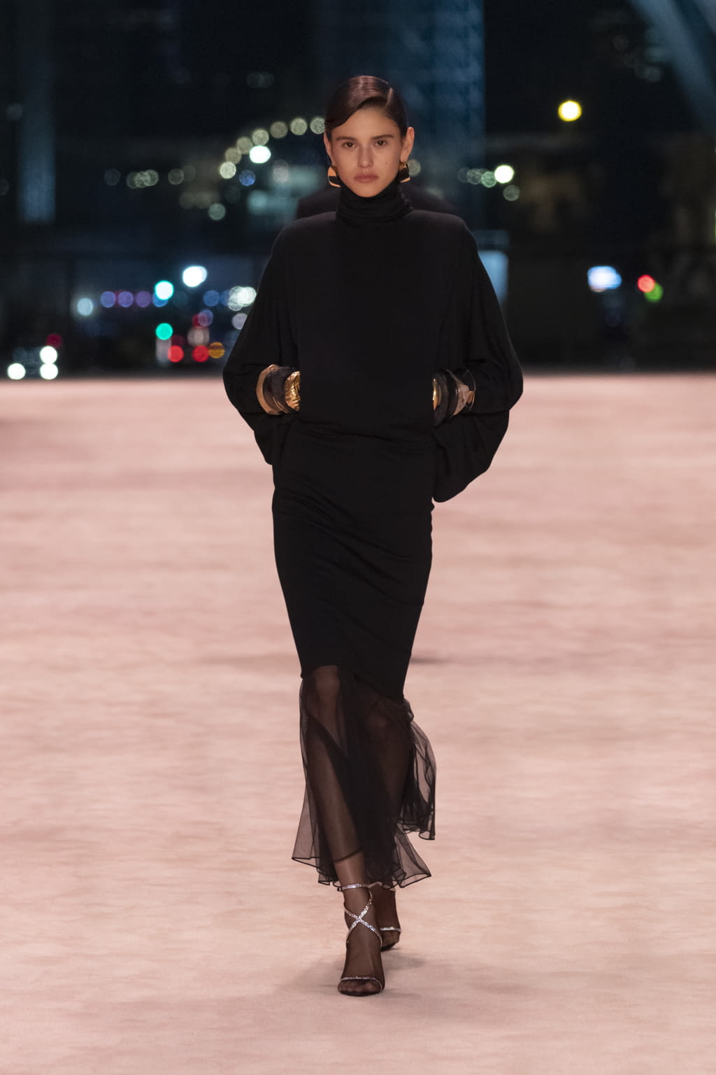 Fashion Week Paris Fall/Winter 2022 look 11 from the Saint Laurent collection womenswear