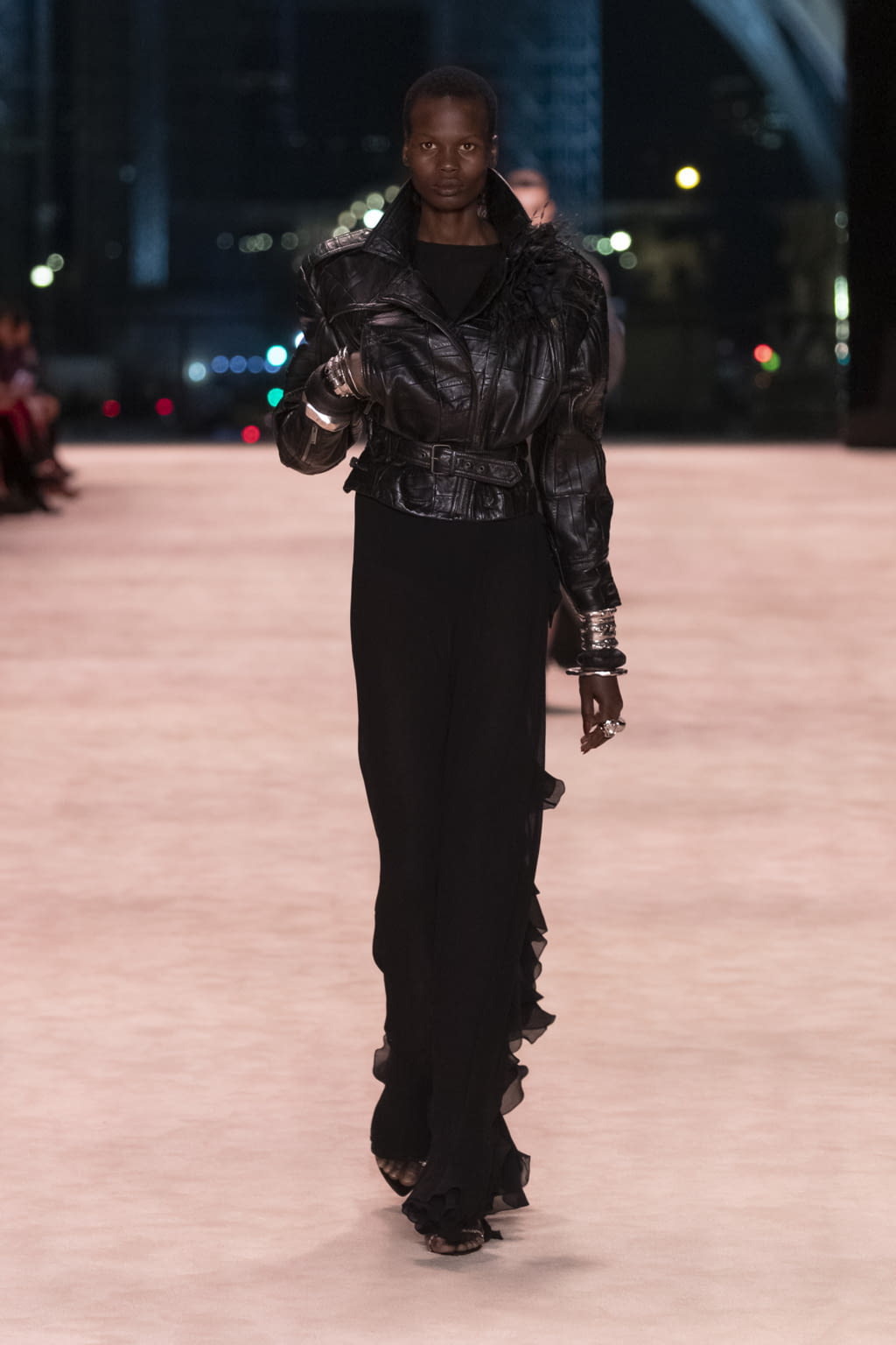Fashion Week Paris Fall/Winter 2022 look 14 from the Saint Laurent collection womenswear