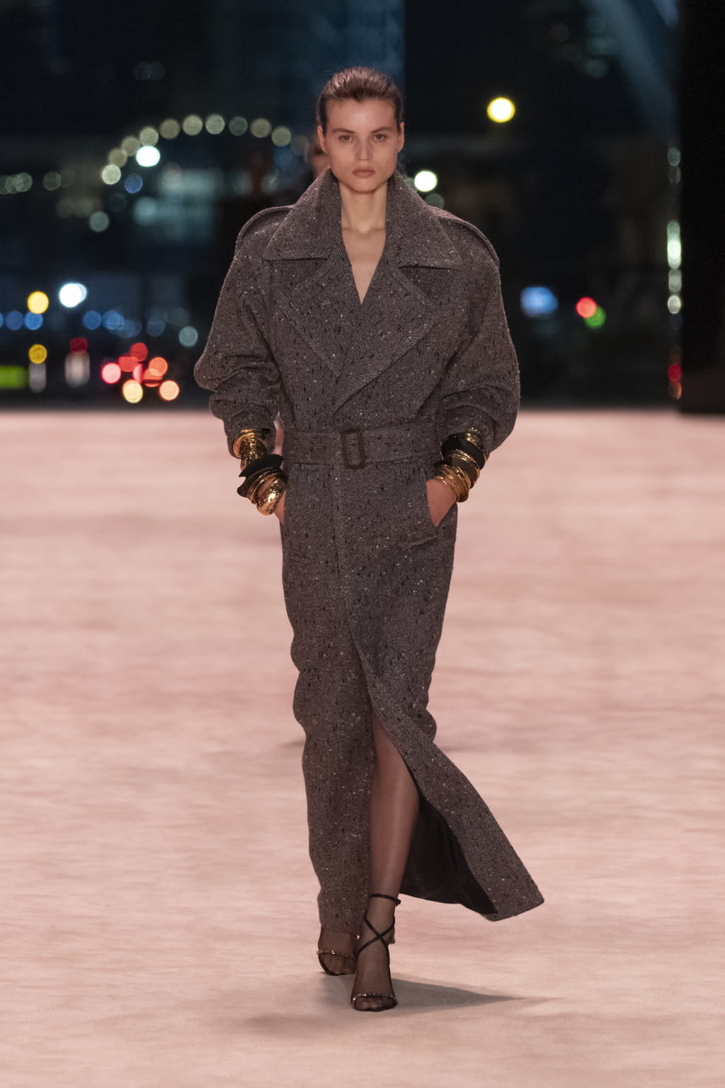 Fashion Week Paris Fall/Winter 2022 look 15 from the Saint Laurent collection womenswear