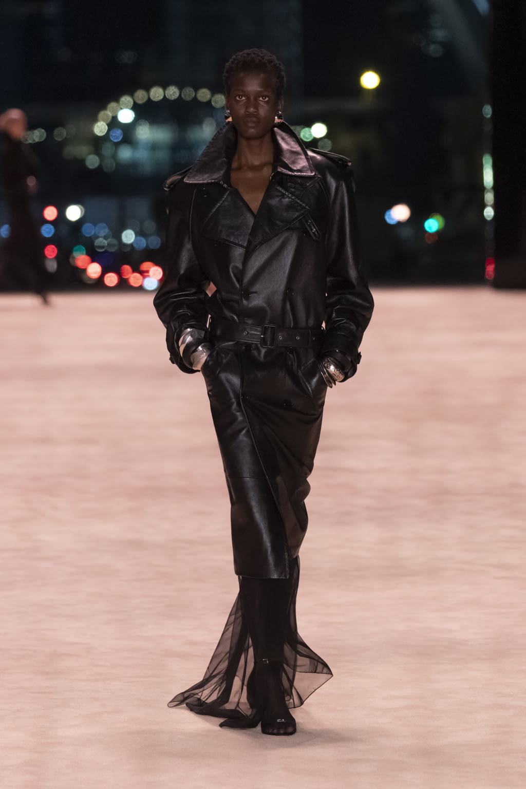 Fashion Week Paris Fall/Winter 2022 look 2 from the Saint Laurent collection womenswear