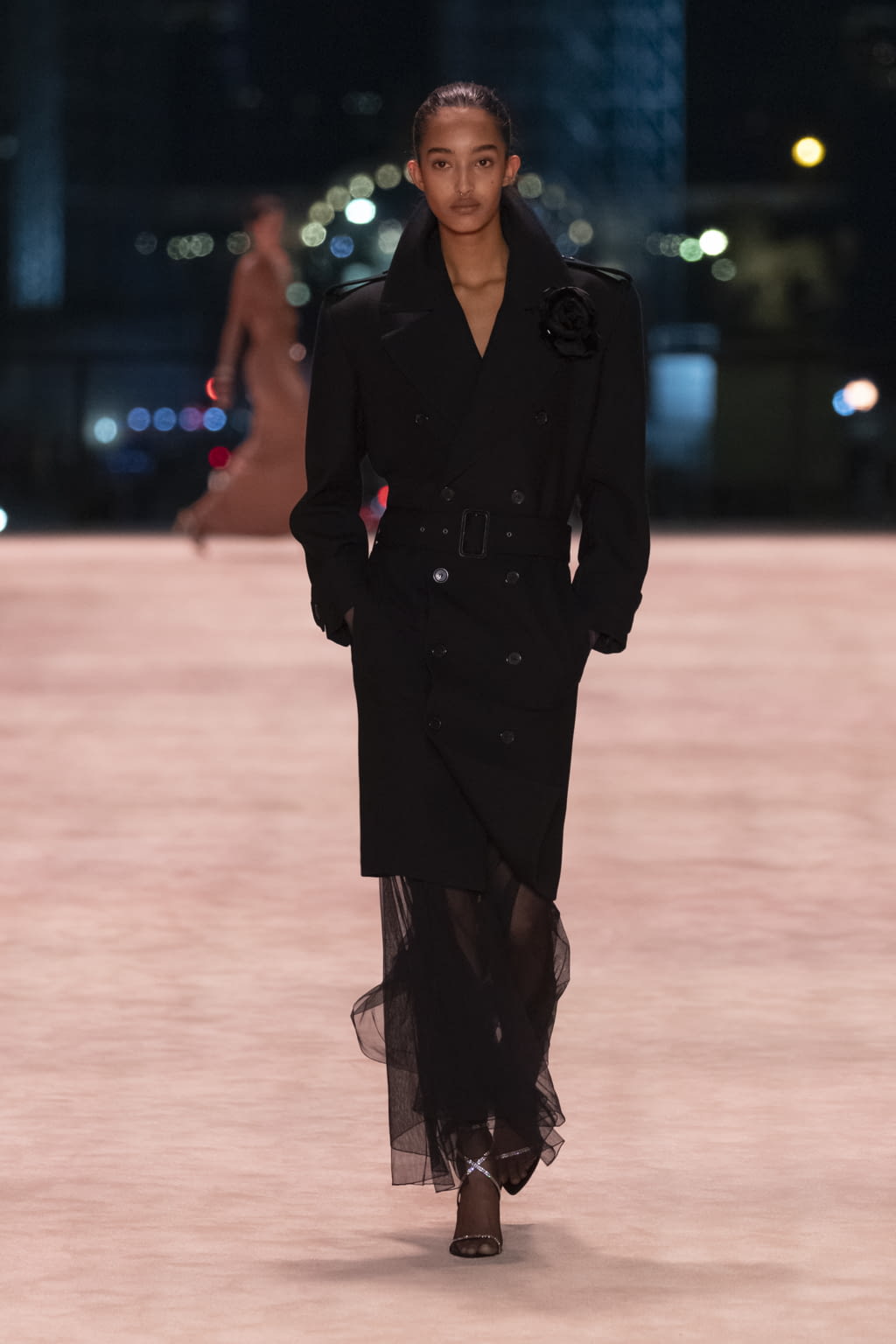 Fashion Week Paris Fall/Winter 2022 look 20 from the Saint Laurent collection womenswear