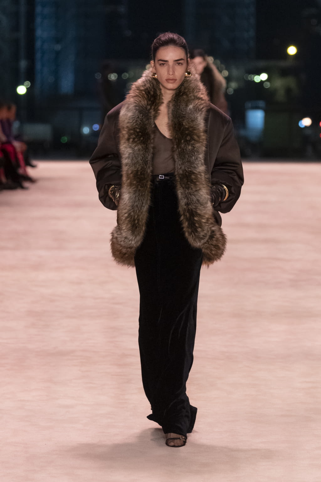 Fashion Week Paris Fall/Winter 2022 look 23 from the Saint Laurent collection womenswear