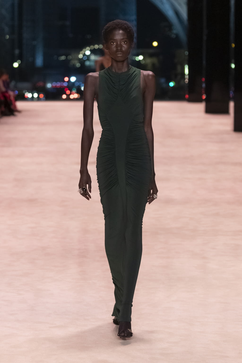 Fashion Week Paris Fall/Winter 2022 look 26 de la collection Saint Laurent womenswear