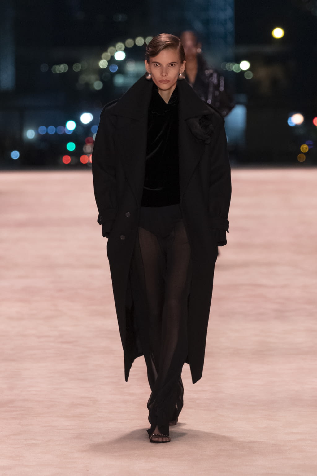 Fashion Week Paris Fall/Winter 2022 look 28 from the Saint Laurent collection womenswear