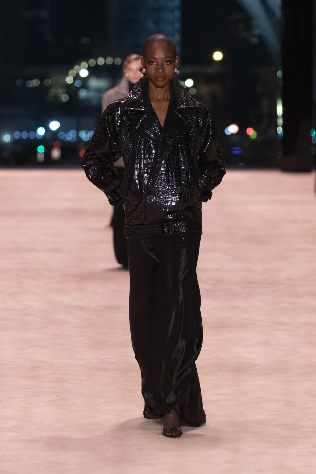 Fashion Week Paris Fall/Winter 2022 look 29 from the Saint Laurent collection 女装