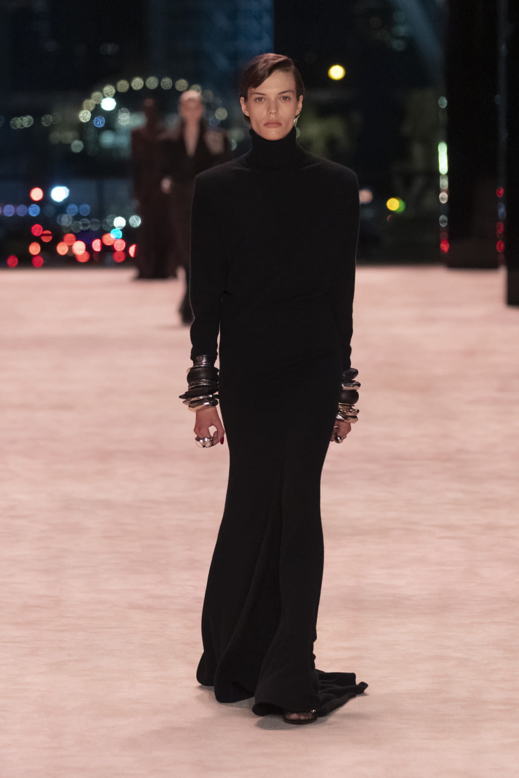 Fashion Week Paris Fall/Winter 2022 look 3 from the Saint Laurent collection womenswear