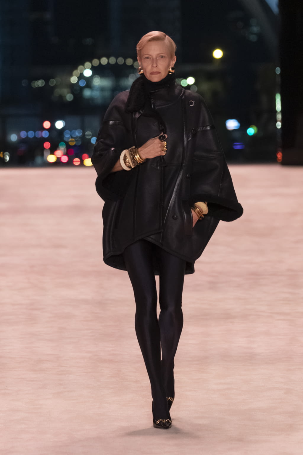Fashion Week Paris Fall/Winter 2022 look 33 from the Saint Laurent collection womenswear