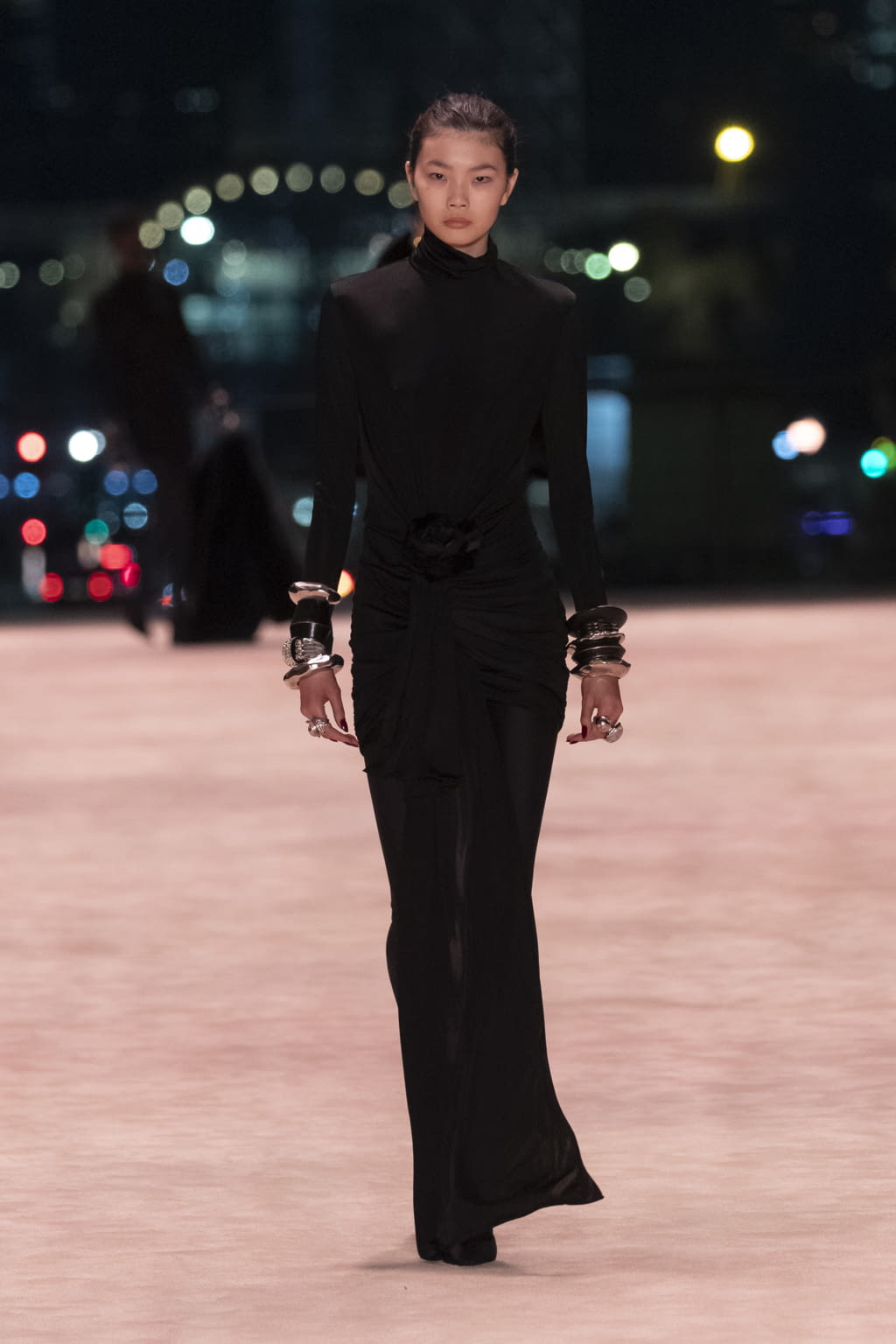 Fashion Week Paris Fall/Winter 2022 look 34 from the Saint Laurent collection womenswear