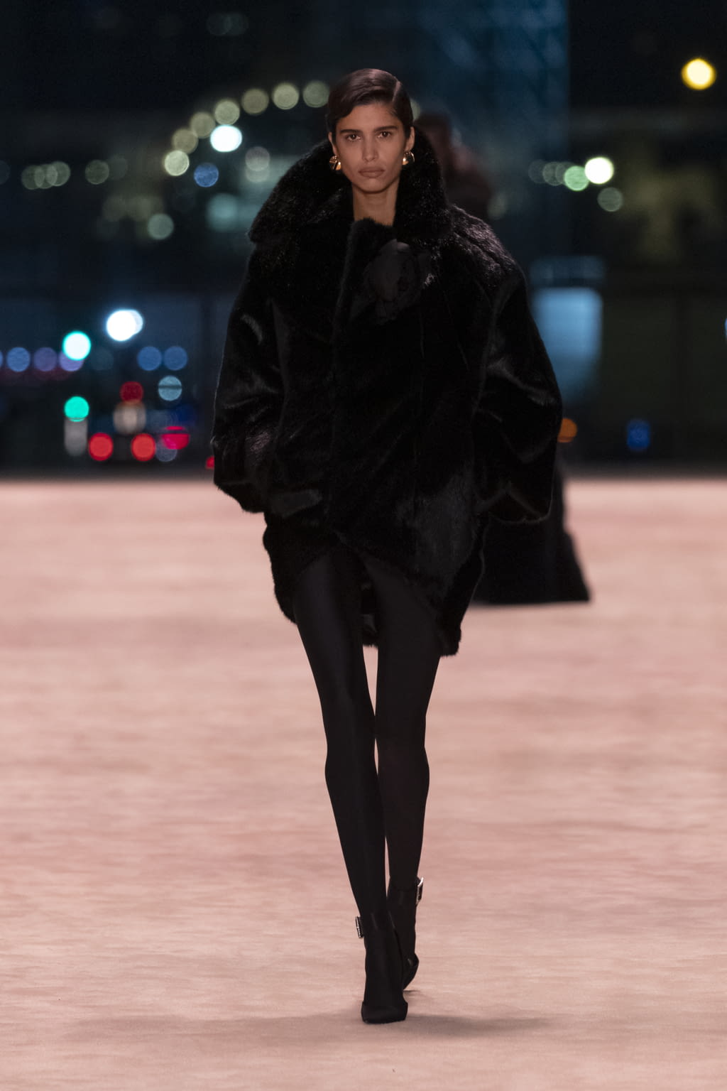 Fashion Week Paris Fall/Winter 2022 look 35 from the Saint Laurent collection womenswear
