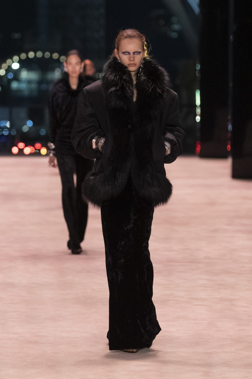Fashion Week Paris Fall/Winter 2022 look 39 from the Saint Laurent collection womenswear