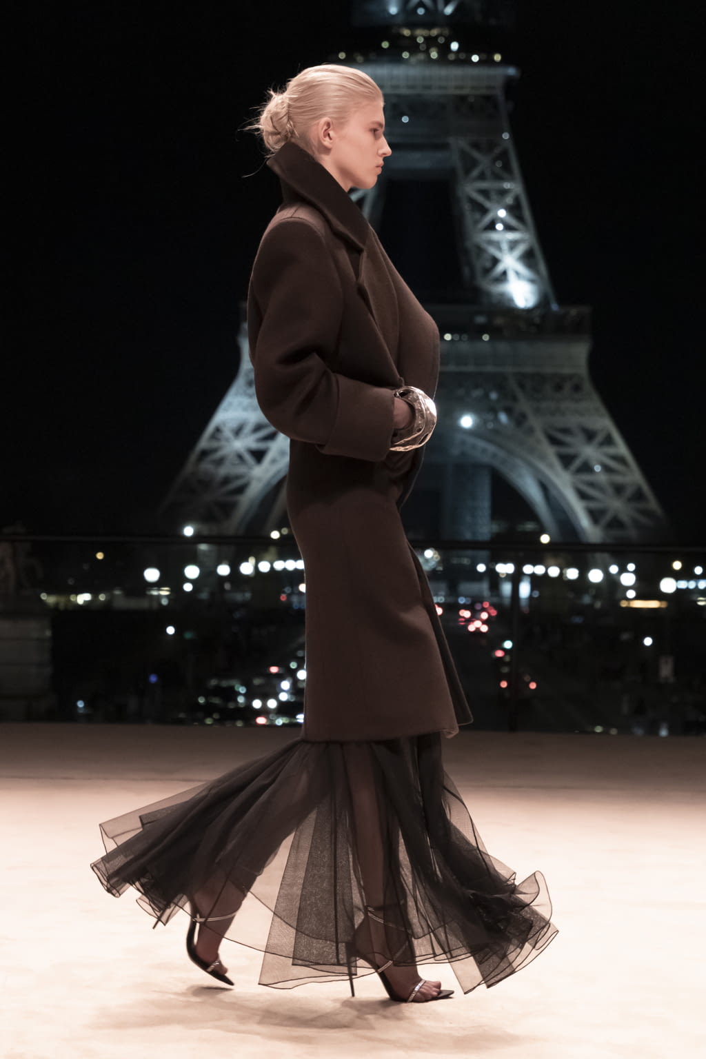 Fashion Week Paris Fall/Winter 2022 look 4 from the Saint Laurent collection 女装