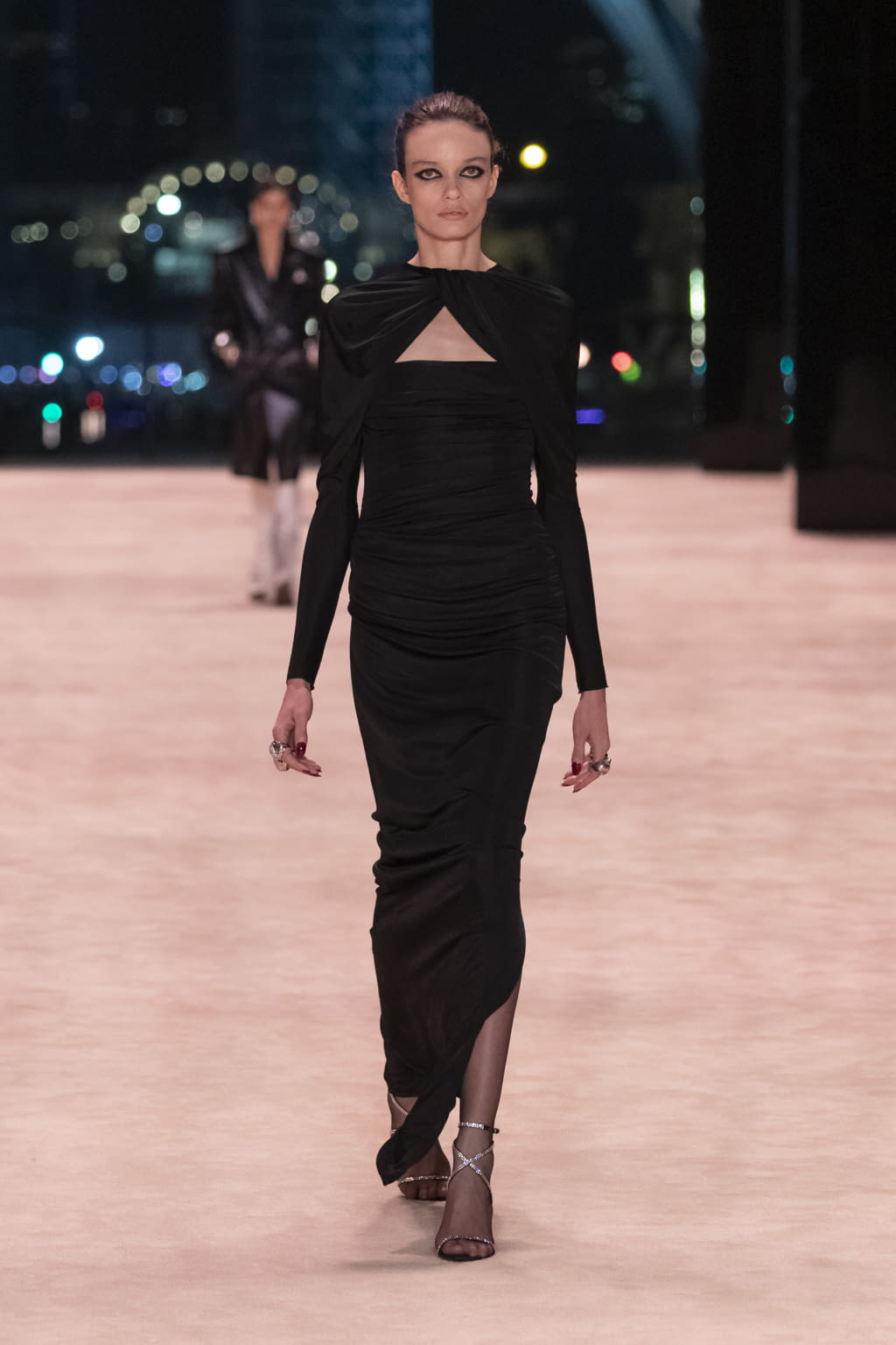 Fashion Week Paris Fall/Winter 2022 look 46 from the Saint Laurent collection 女装