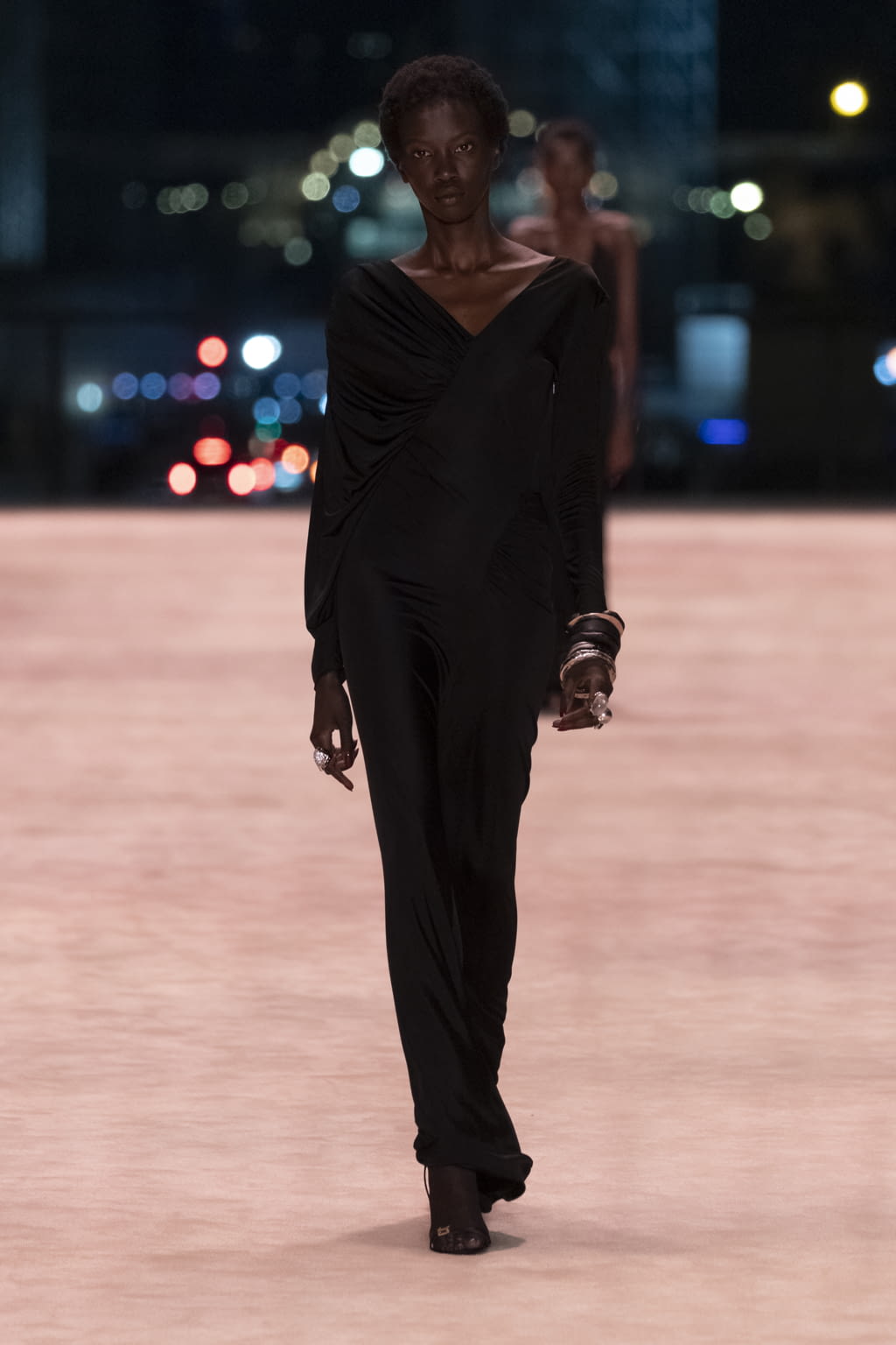 Fashion Week Paris Fall/Winter 2022 look 48 from the Saint Laurent collection 女装