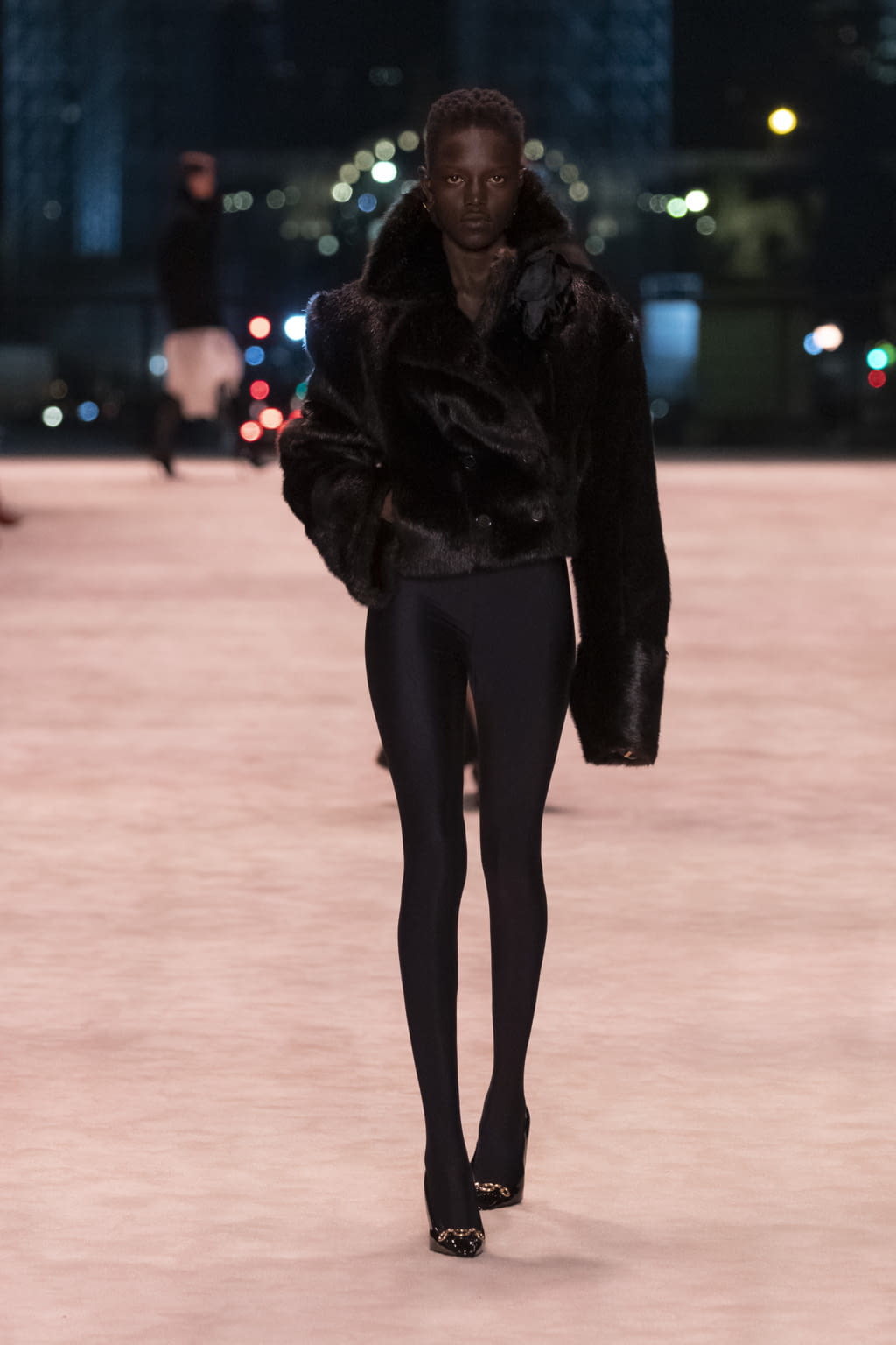 Fashion Week Paris Fall/Winter 2022 look 9 from the Saint Laurent collection 女装