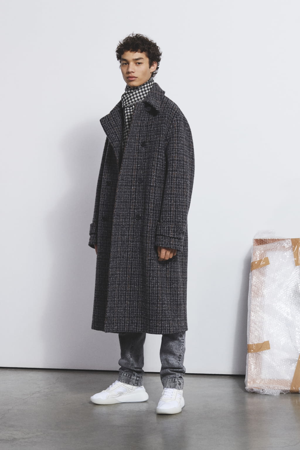 Fashion Week Paris Fall/Winter 2018 look 16 from the Stella McCartney collection menswear