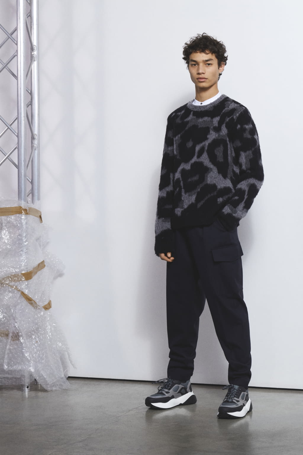 Fashion Week Paris Fall/Winter 2018 look 19 from the Stella McCartney collection menswear