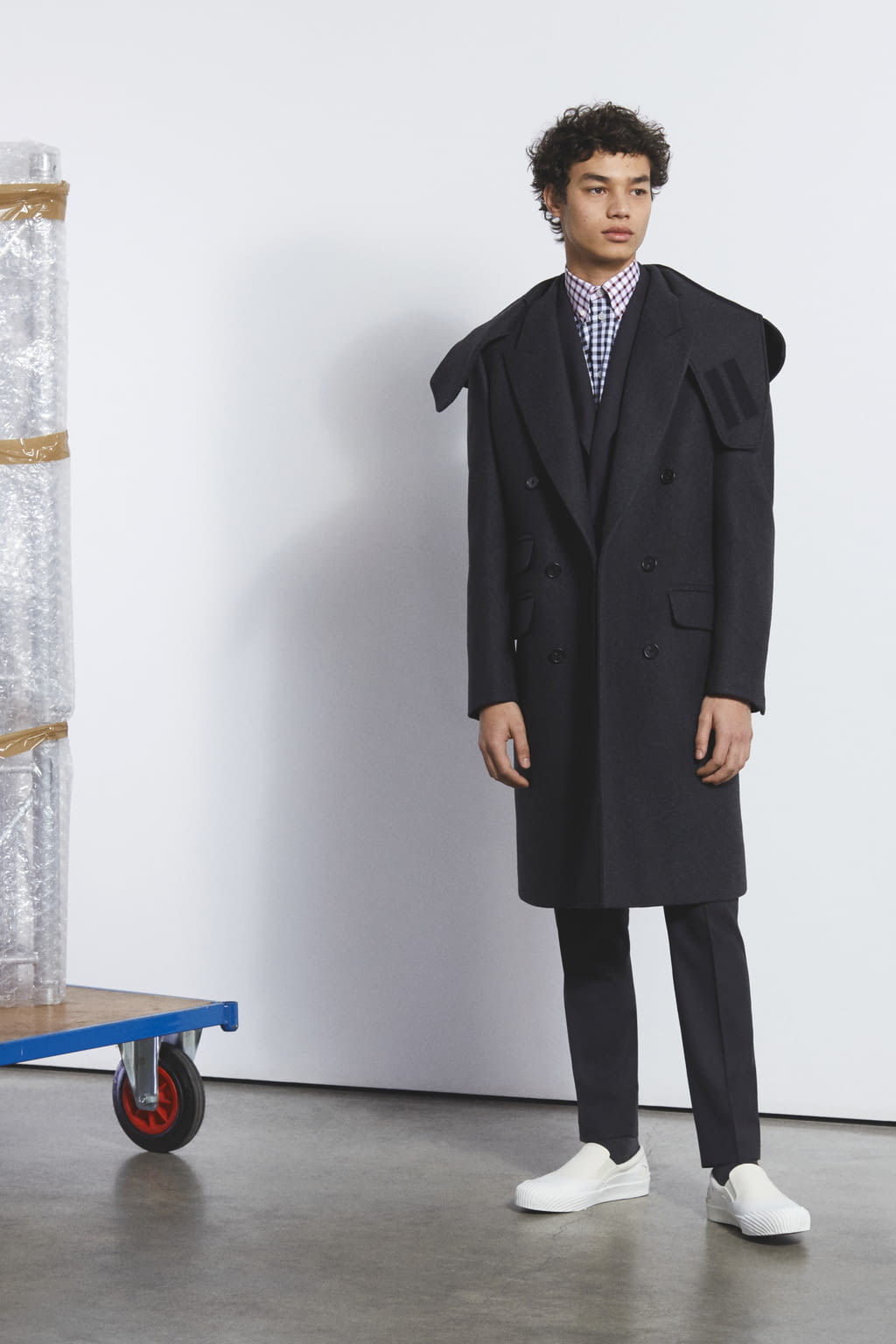 Fashion Week Paris Fall/Winter 2018 look 2 from the Stella McCartney collection menswear