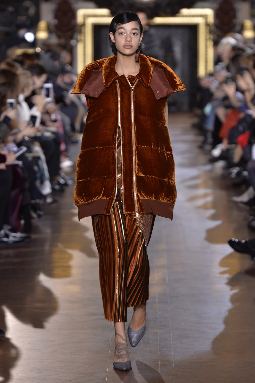 Fashion Week Paris Fall/Winter 2016 look 1 from the Stella McCartney collection womenswear
