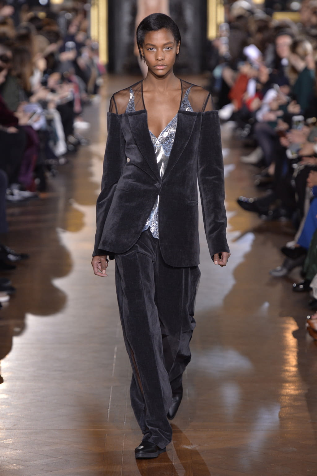 Fashion Week Paris Fall/Winter 2016 look 10 from the Stella McCartney collection 女装